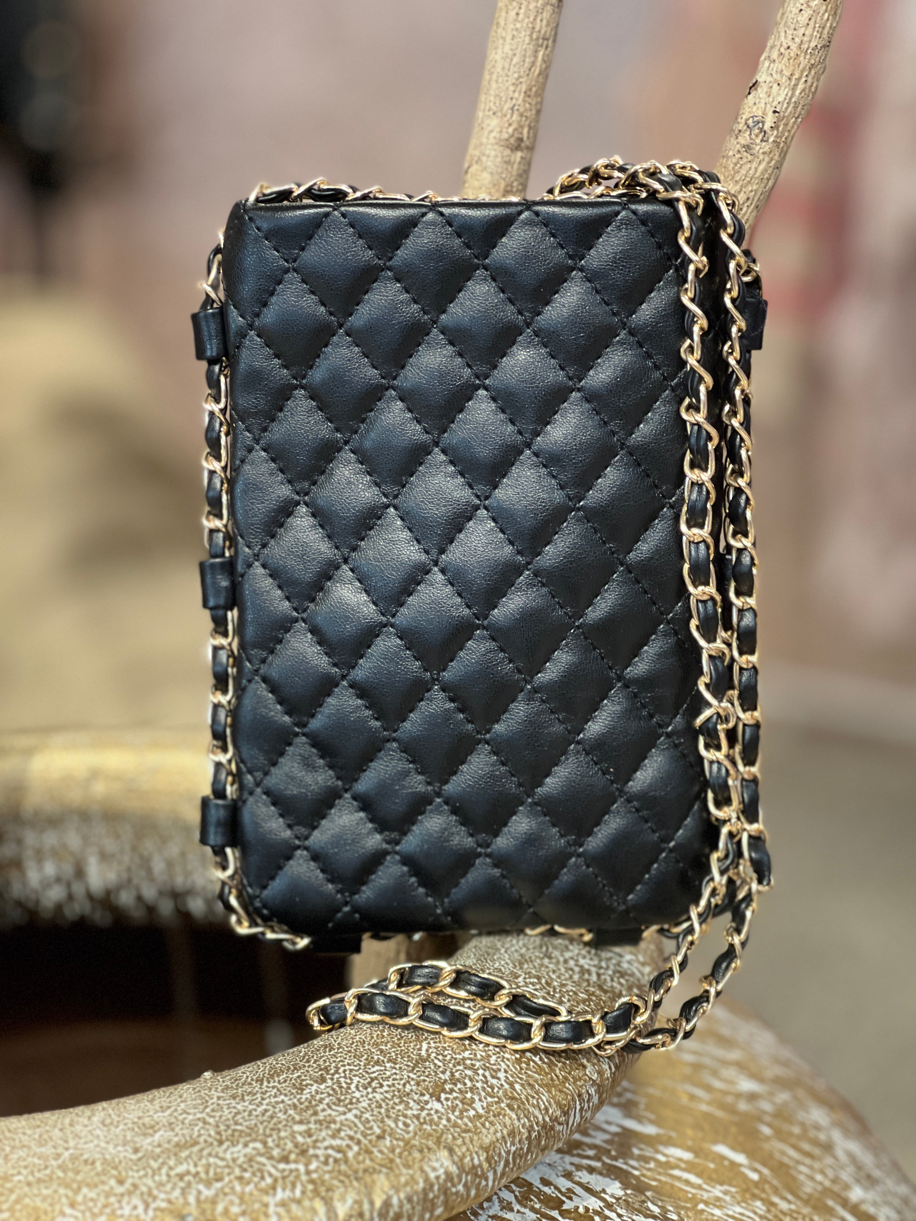 Caroline - Beige liten väska med guldkedja